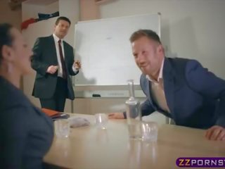 Kolgotki ofis jelep footplay ends in a good fuck