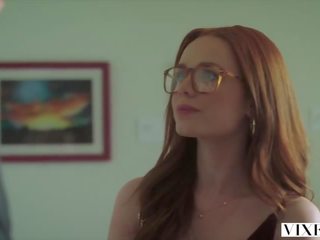 Ella hughes begs para ser amarrado para cima e dominado